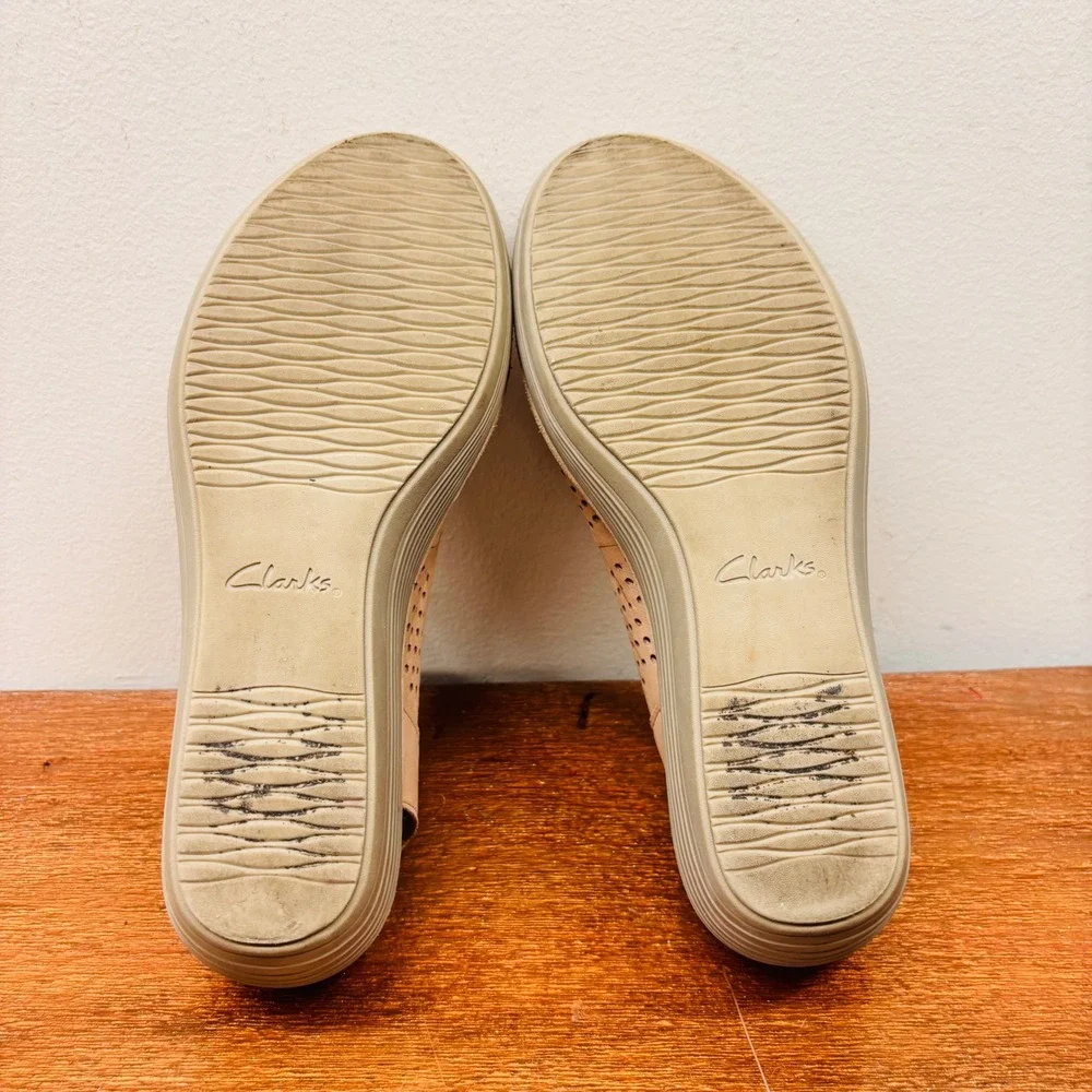 Clarks Collection Women Tan Perforated Leather Wedge Sandals Ankle Strap Size 10
